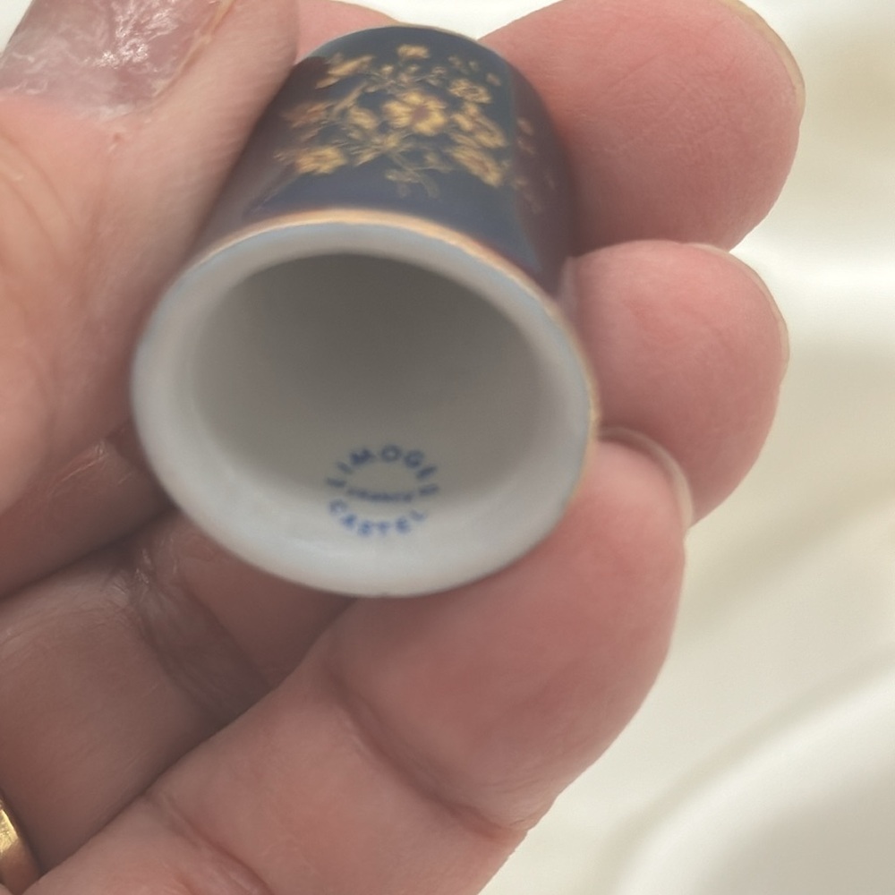 3 Limoges Thimbles and 1 small Limoges Bell - Picture 3 of 6
